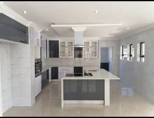 6 BEDROOM HOUSE FOR SALE IN SAVANNAH COUNTRY ESTATE